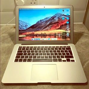 Macbook air 13 inch early 2014 i5 💻